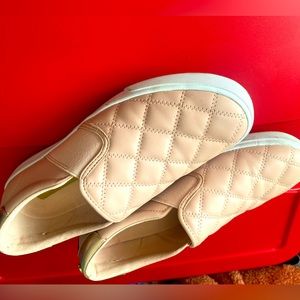 Women’s Nine West slip ons, rarely worn, size 8.5